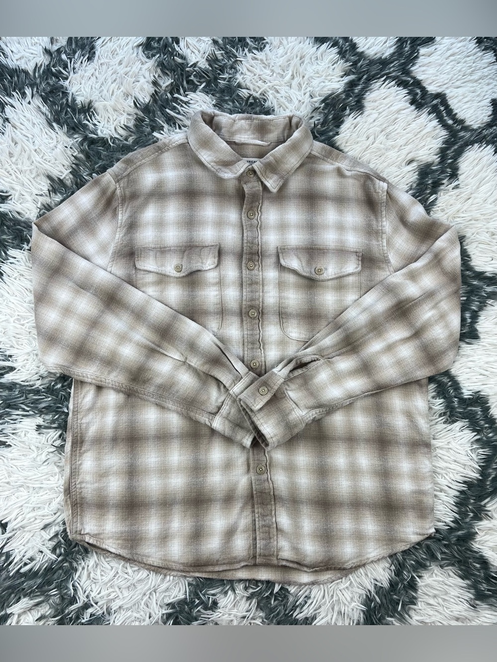 American Eagle Men’s Tan White Flannel Button Up Shirt Size Large Standard Fit